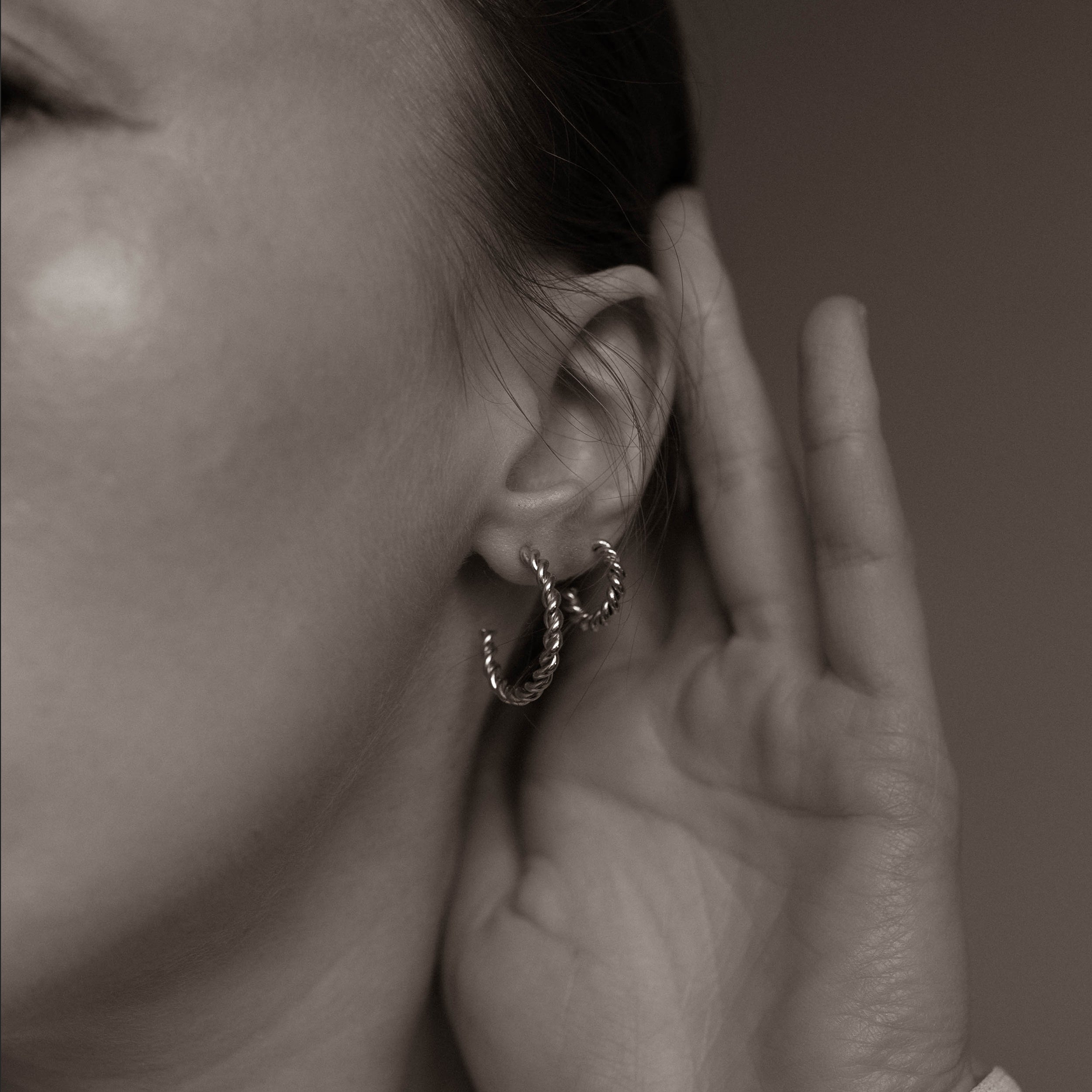Sterling Silver Hoop Earrings for Women | Lightweight Silver Chunky Hoop  Earrings | Textured Braided Hoop 925 Sterling Silver Earrings for Women |  Oval Thick Hoop Earrings for Women by MAX + STONE - Walmart.com